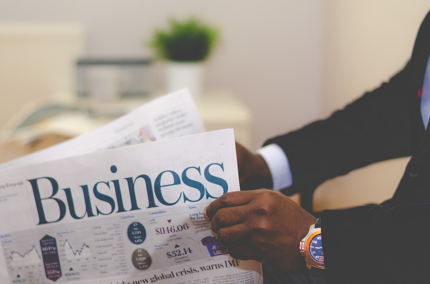 Breaking News: The Art of Speedy Journalism